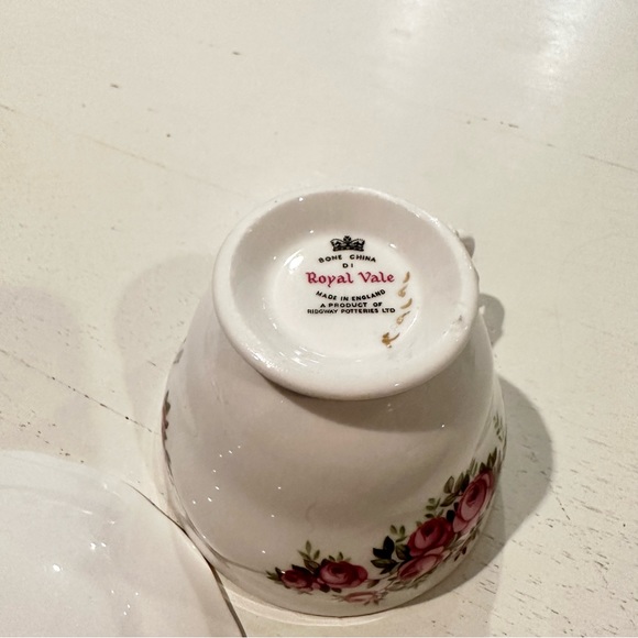 Authentic Royal Vale Vintage China Tea Saucer Pink Flower Antique Party Decor - Picture 5 of 9